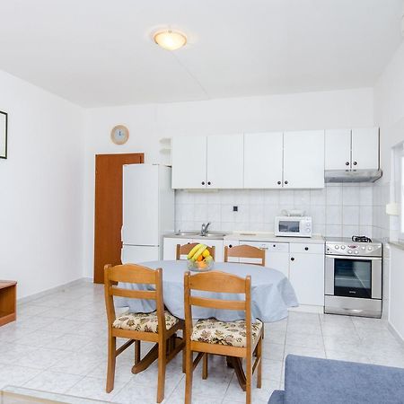 Apartments And Rooms Iva Трогир Екстериор снимка