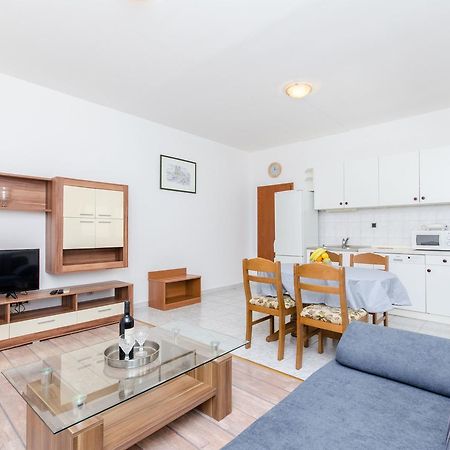 Apartments And Rooms Iva Трогир Екстериор снимка