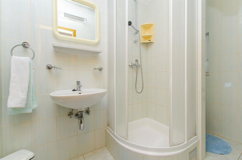 Apartments And Rooms Iva Трогир Екстериор снимка