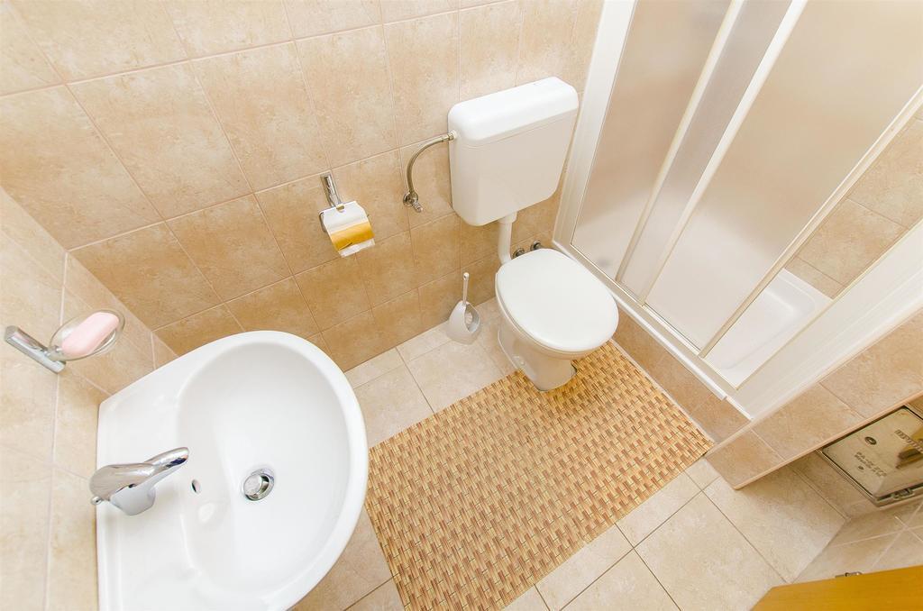 Apartments And Rooms Iva Трогир Екстериор снимка