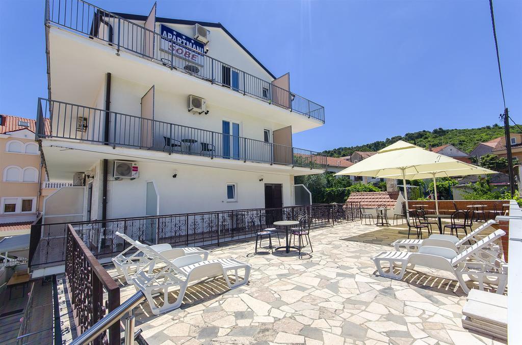Apartments And Rooms Iva Трогир Екстериор снимка