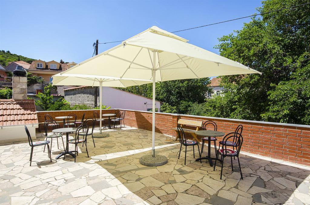 Apartments And Rooms Iva Трогир Екстериор снимка