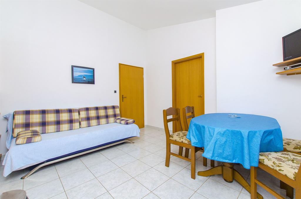 Apartments And Rooms Iva Трогир Екстериор снимка