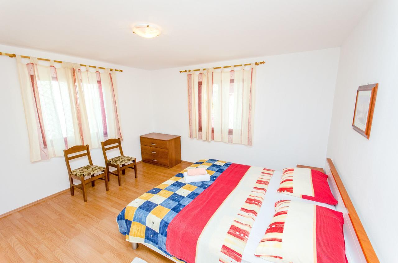 Apartments And Rooms Iva Трогир Екстериор снимка