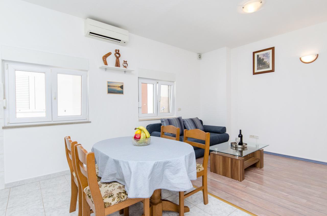 Apartments And Rooms Iva Трогир Екстериор снимка