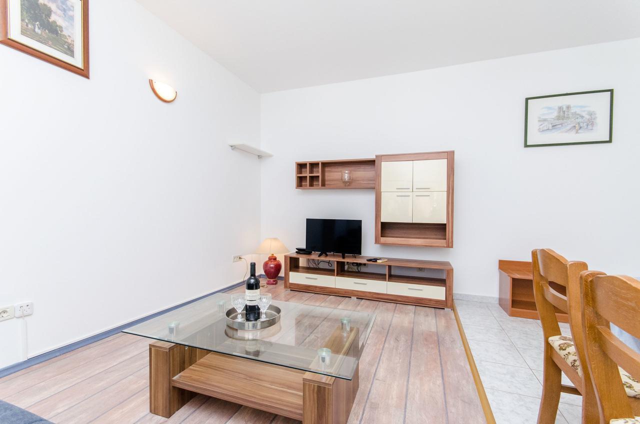Apartments And Rooms Iva Трогир Екстериор снимка